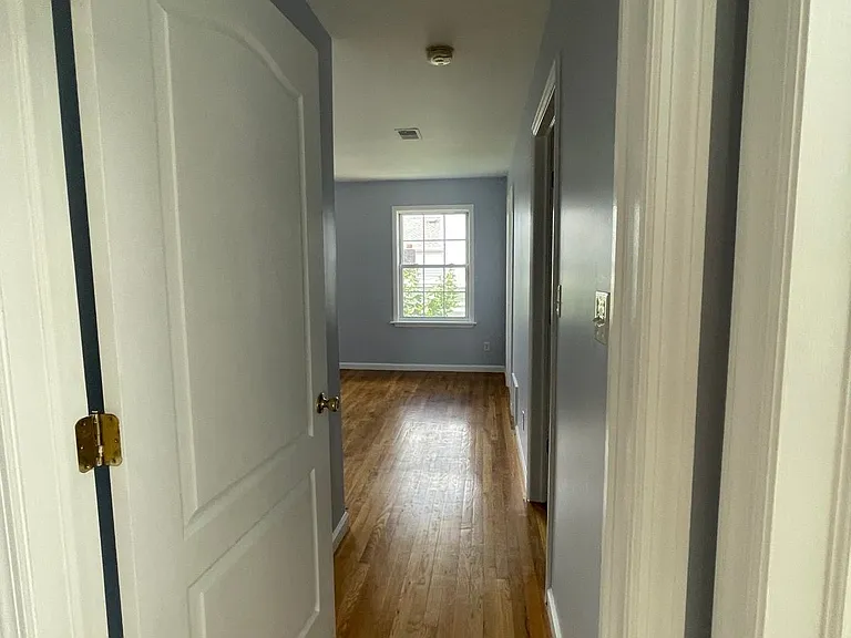 3 Montrose Ave #2 — Photo 13