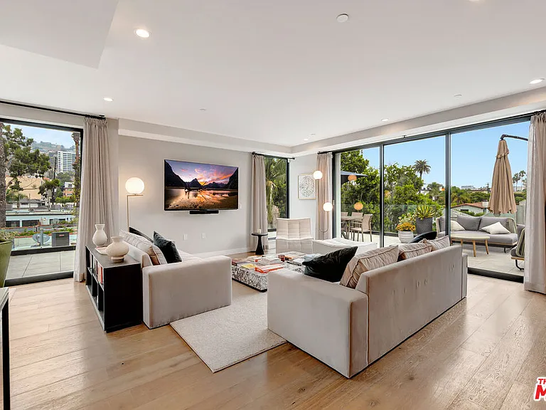 1017 N Croft Ave #Penthouse 01 — Photo 17