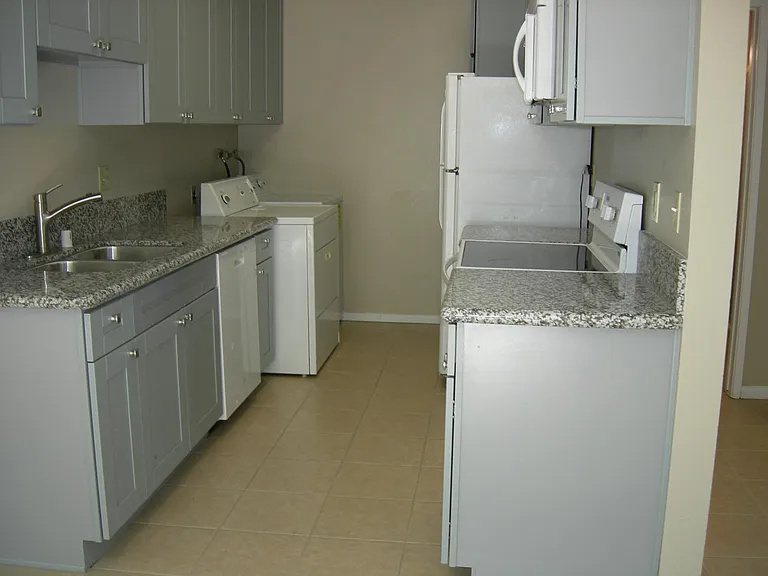 7892 Camino Glorita — Photo 3