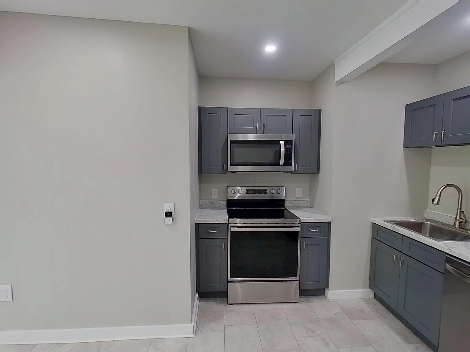 4 Ten Eyck Ave - 3 — Photo 2