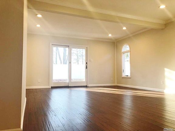 4th image of 320 Jamaica Blvd
