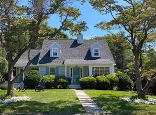 14 Knollwood Dr, Fairfield, CT 06824