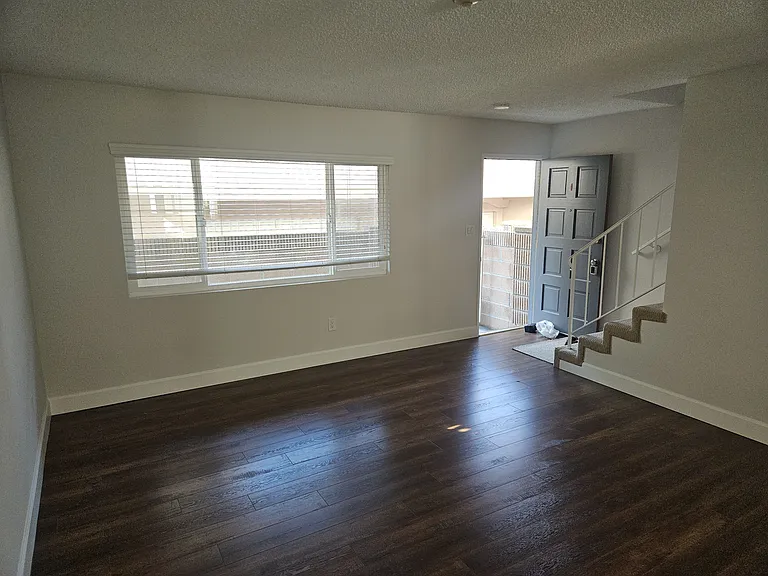 1906 Rockefeller Ln #D — Photo 23