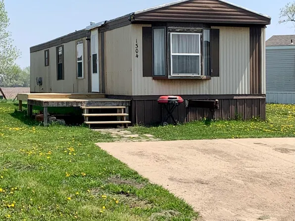 1304 14th St SW, Watertown, SD 57201