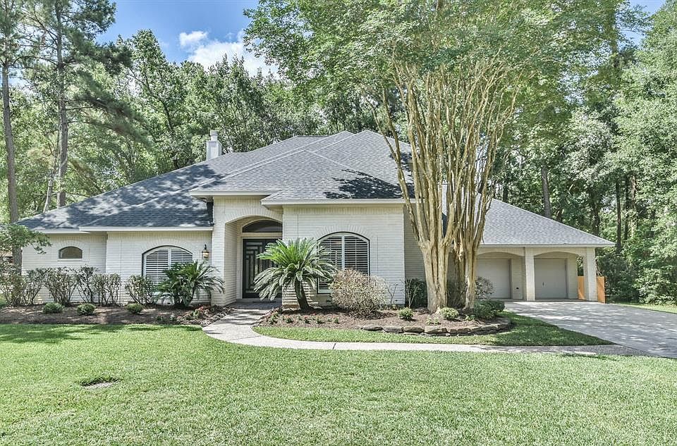 Welcome to 6315 Kingscrest Lane; Your dream Home with White Brick elevation