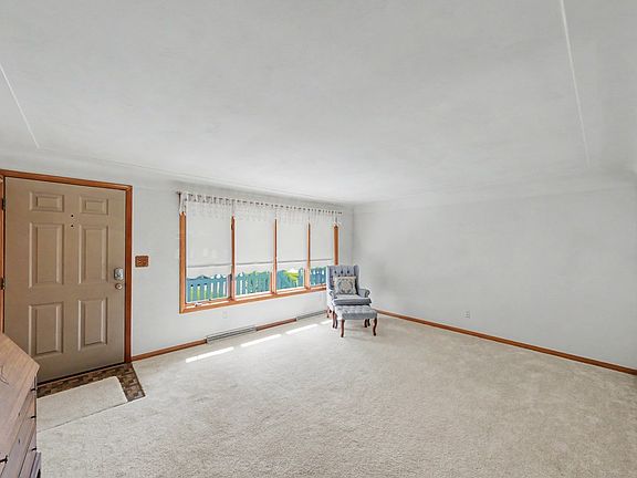 3rd image of 1193 Crestwood Dr