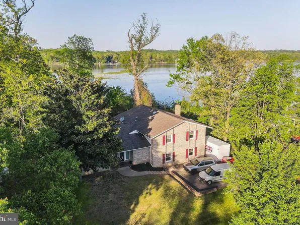 18429 Cabin Rd, Triangle, VA 22172