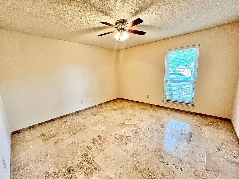 3904 Woodbury Ct — Photo 20