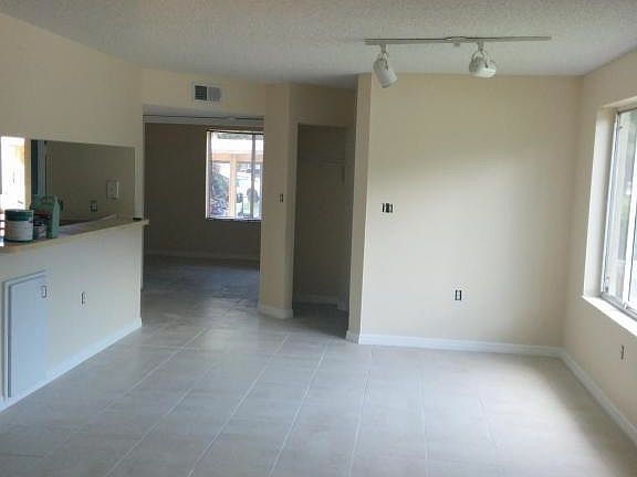 4th image of 15101 Glenmoor Dr