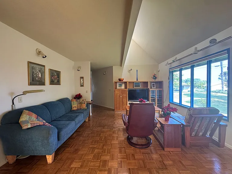 230 Kapualani St — Photo 9