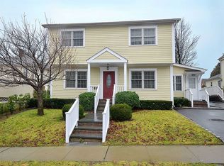 11 Birch St, Locust Valley, NY 11560