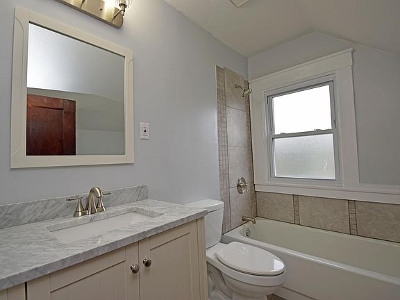 3rd image of 1753 Weyer Ave