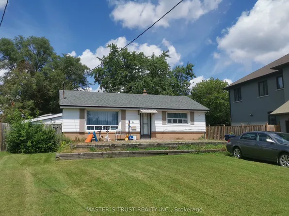 6 Cross Hill Rd, Toronto, ON M1T 3E4