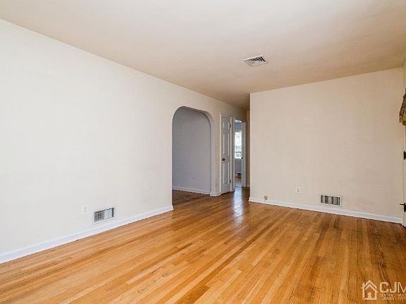 5th image of 524 Ryders Ln