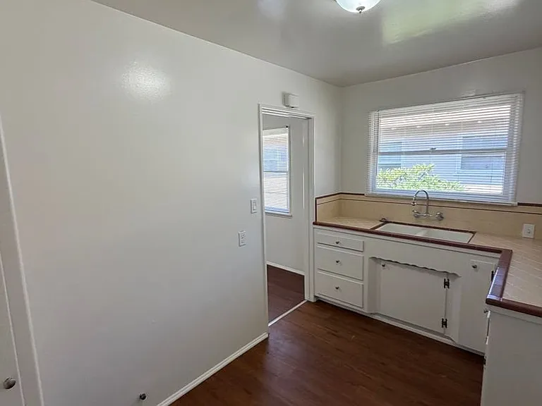 Spacious 2-bedroom apartment for rent — Photo 5