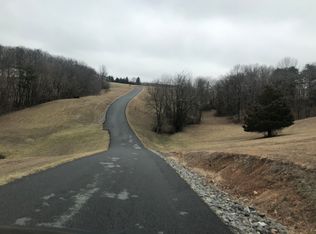 40 Pious Ridge Rd, Berkeley Springs, WV 25411