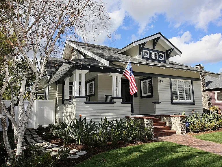 158 N Center St — Photo 1
