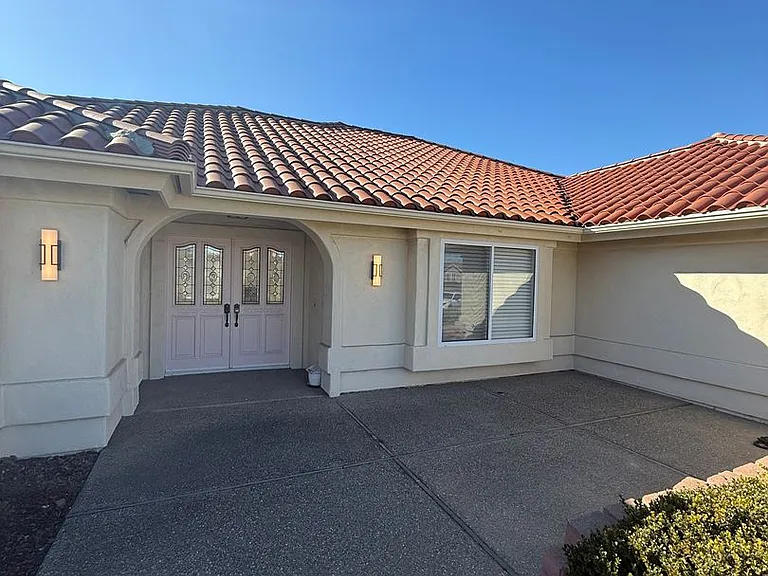 2441 Iron Ridge Ct — Photo 2