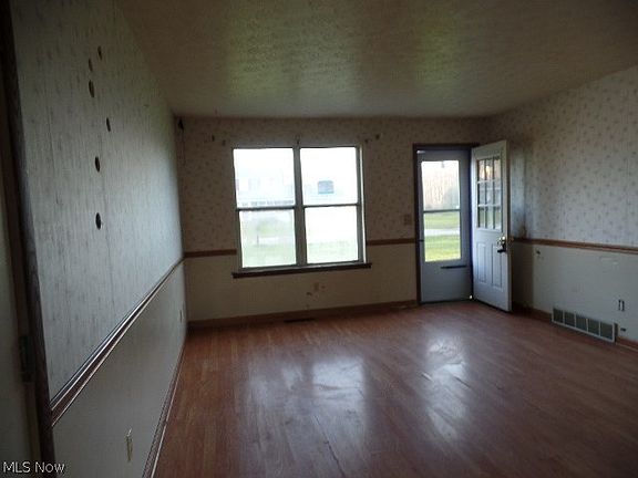 5th image of 436 Earl Dr NW