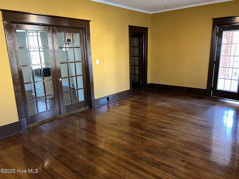 409 Biltmore St — Photo 4