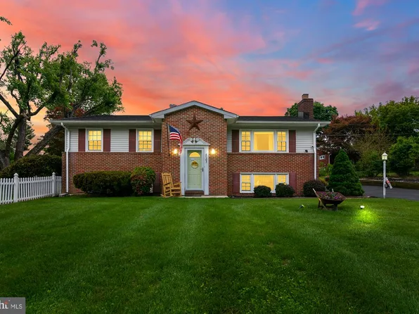 6503 Panorama Dr, Sykesville, MD 21784
