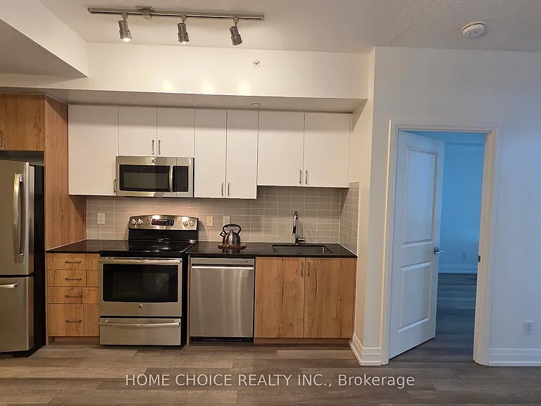 7165 Yonge St #Penthouse 103 — Photo 9