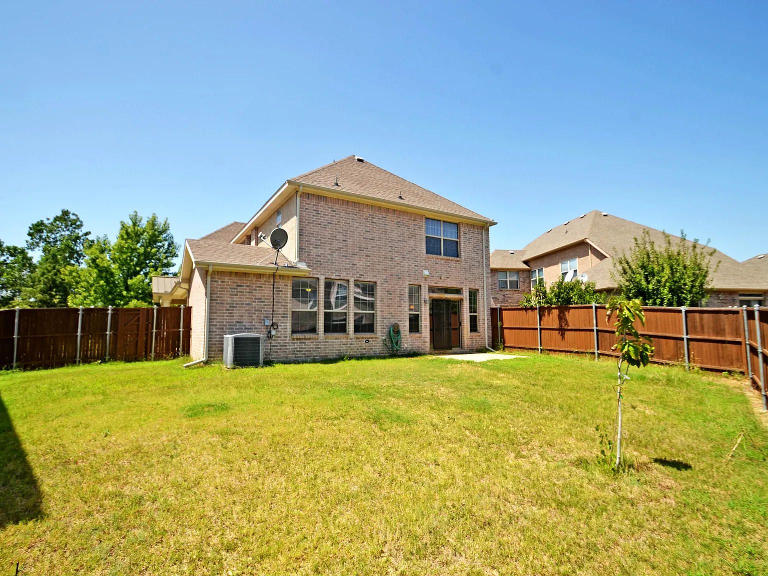 3 bed, 2.5 bath, 2631 sqft, $2,800 — Photo 3