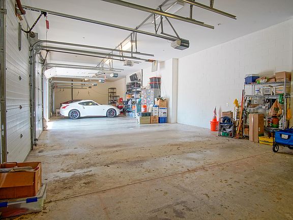 5th image of 322 Hay St Unit 302