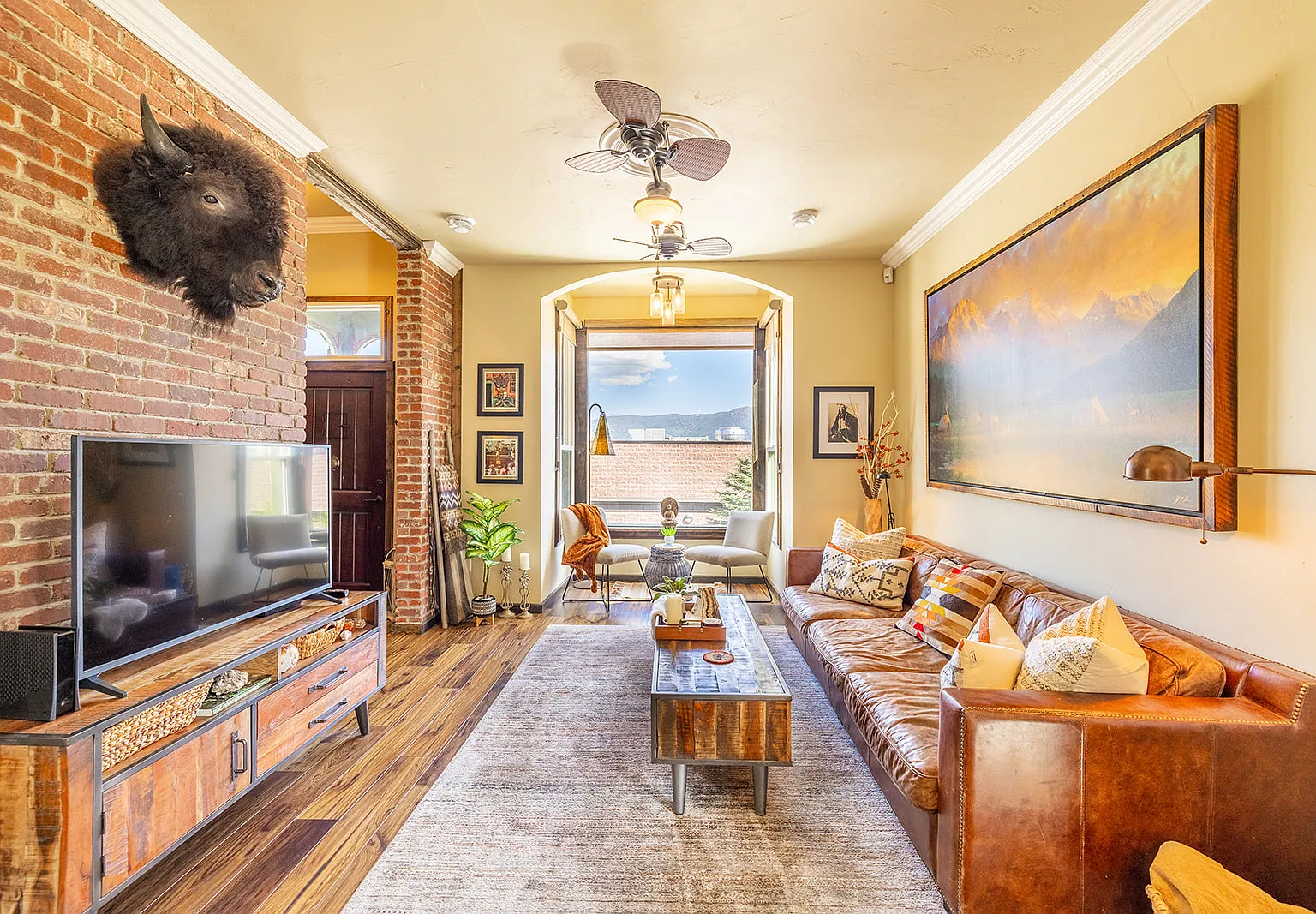 3 bed, 2.5 bath, 1800 sqft, $3,000 — Photo 1