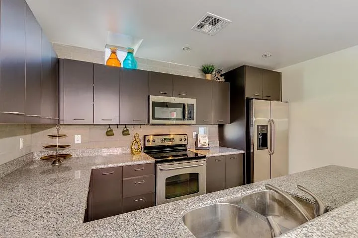 2 bed, 1404 sqft, $2,100 — Photo 3