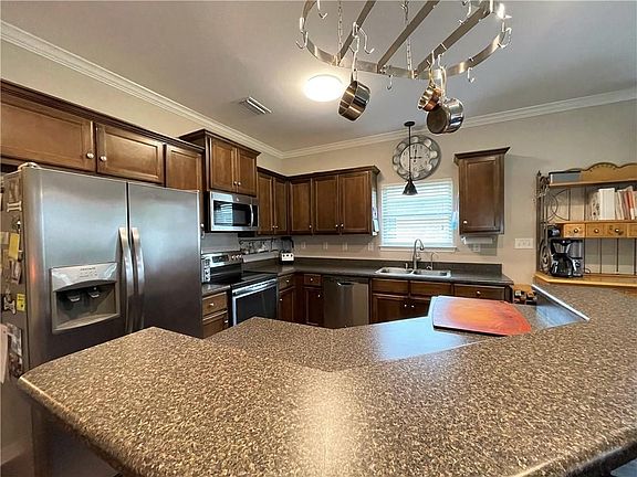 4th image of 4959 Daniels Dr W