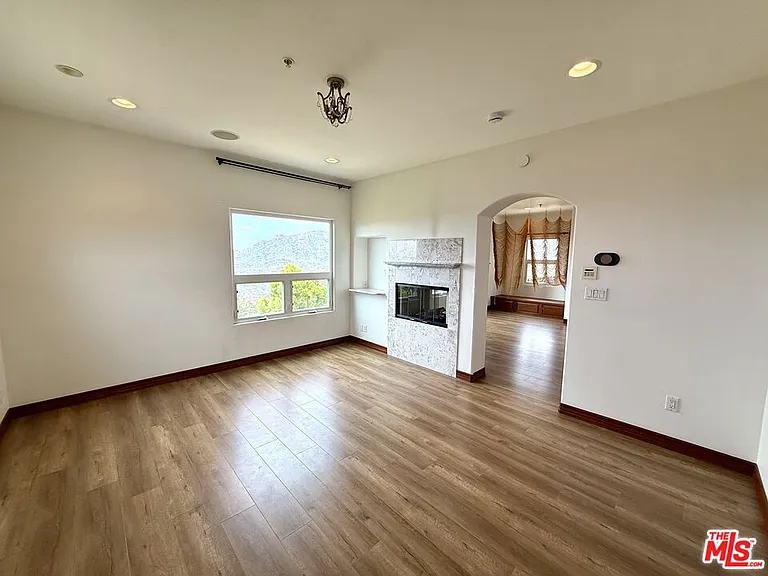 10827 Pacific View Dr — Photo 28