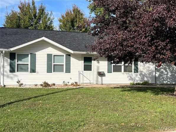 402 Willow Dr, O Fallon, IL 62269