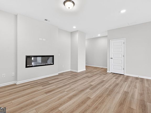 5th image of 312 Caroline Pl #99