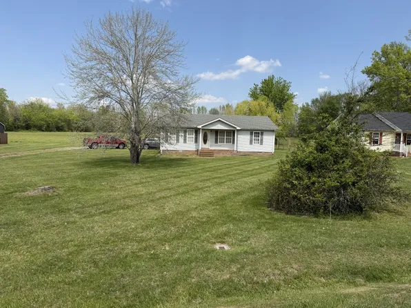 758 College St, Portland, TN 37148