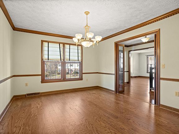 3rd image of 1202 Plantation Dr