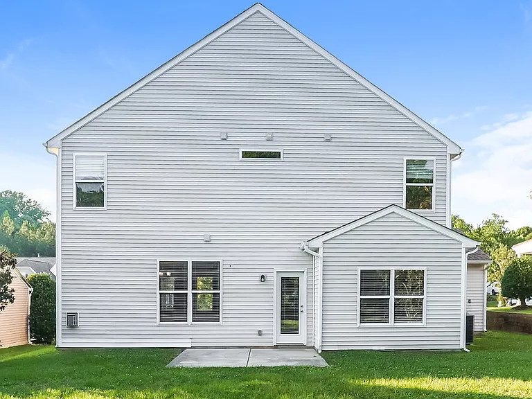 5721 Verrazano Dr — Photo 17