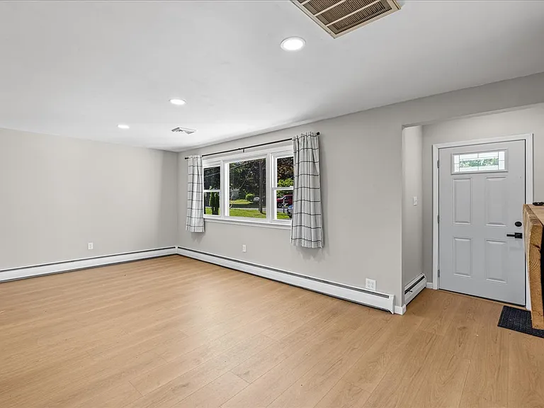 1 Spruce Ln — Photo 8