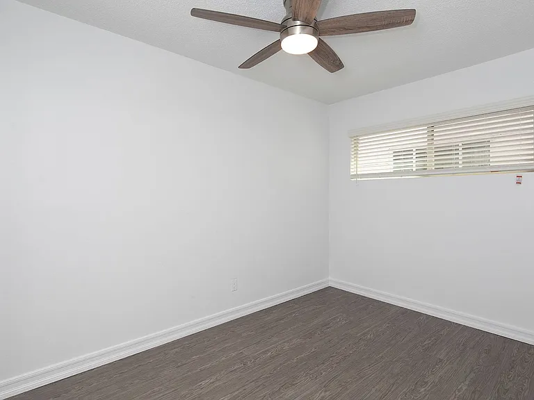1534-1540 1/2 Diamond Street — Photo 11