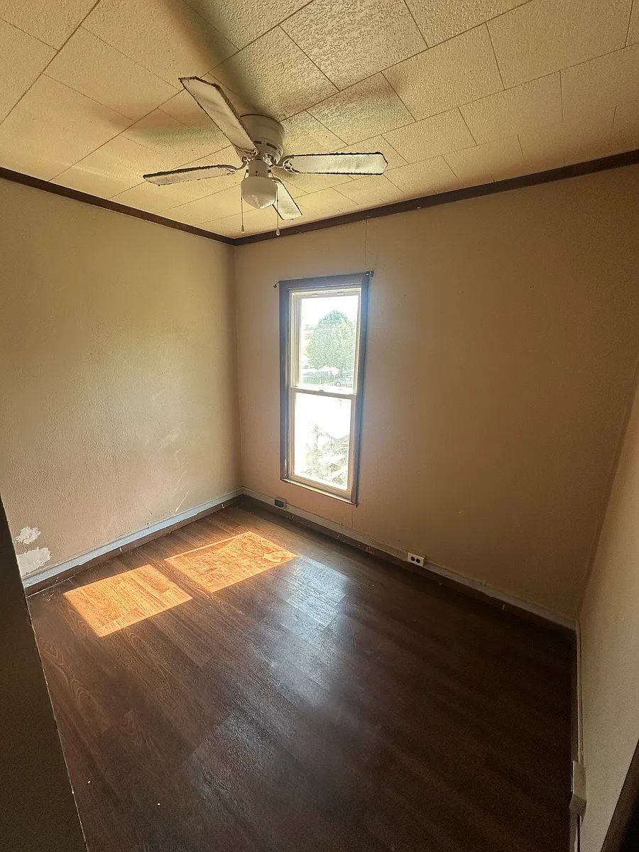 Building Photo - 635 Elm St #1