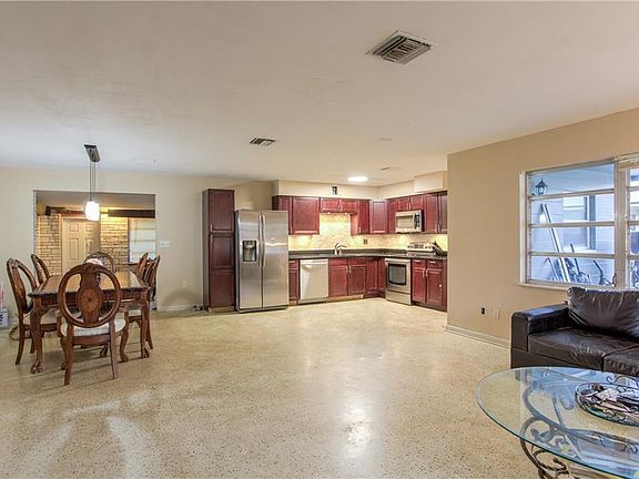 5th image of 2450 Palmetto Dr