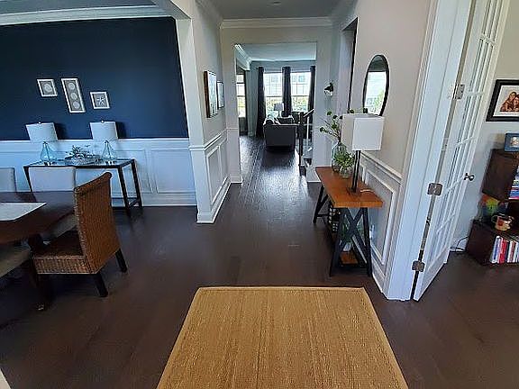 Entry way Foyer view