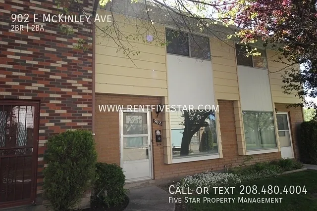 Spacious McKinley Townhome Available! — Photo 1