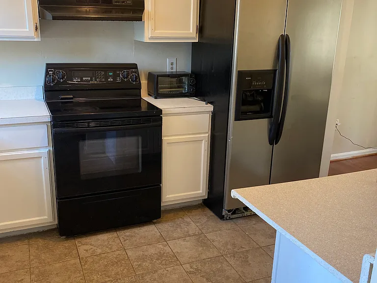 4607 Charlton Ct — Photo 2
