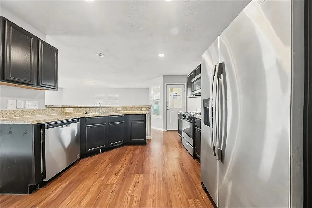 3 bed, 2.5 bath, 177 sqft, $1,735 — Photo 2