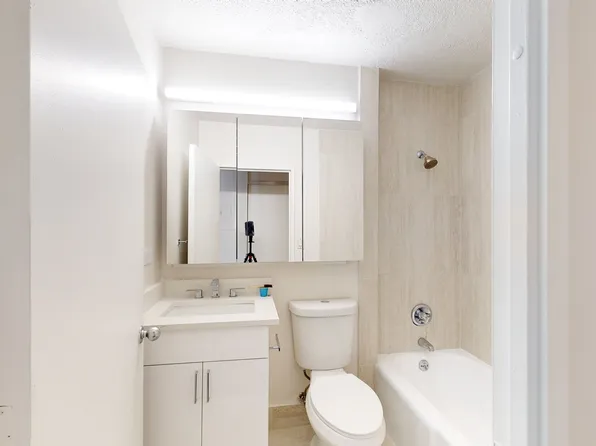 401 East 34th Street image 4 of 9