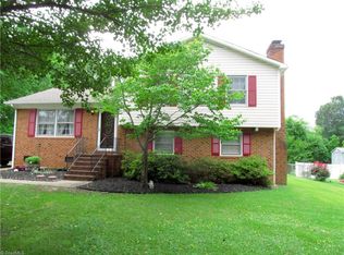 3603 Stonehurst Pl, High Point, NC 27265