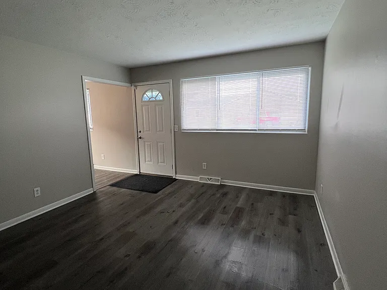 623 S Logan St — Photo 12