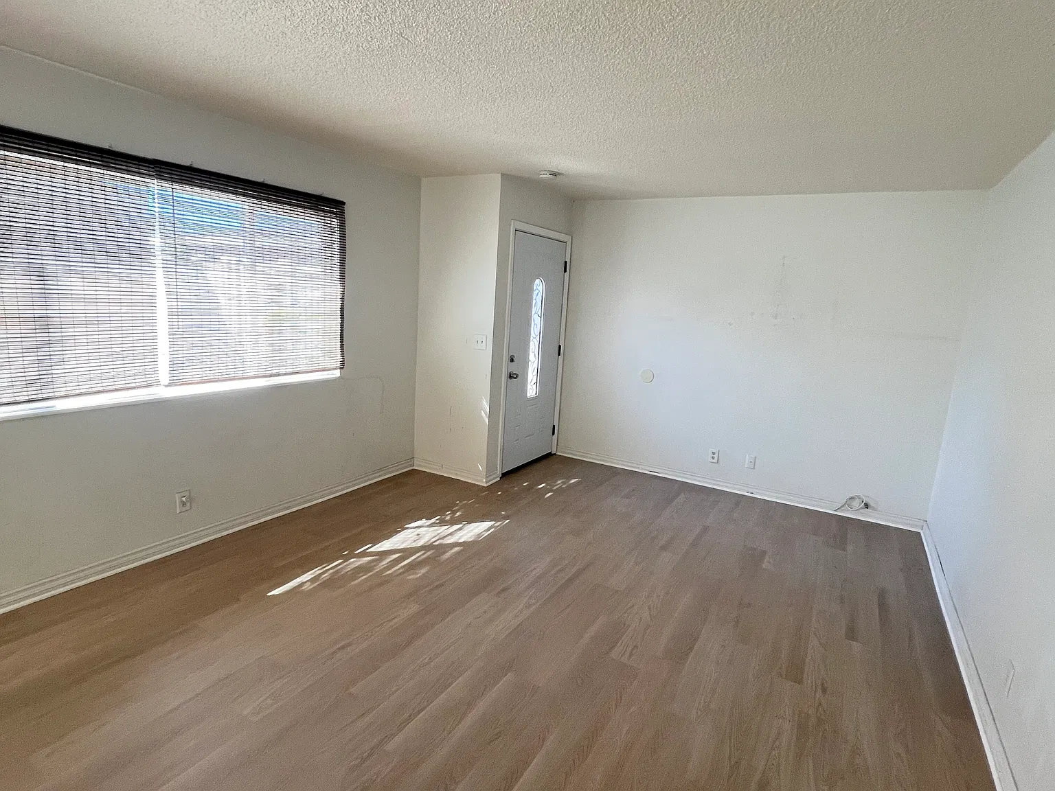 2 bed, 900 sqft, $2,200 — Photo 4