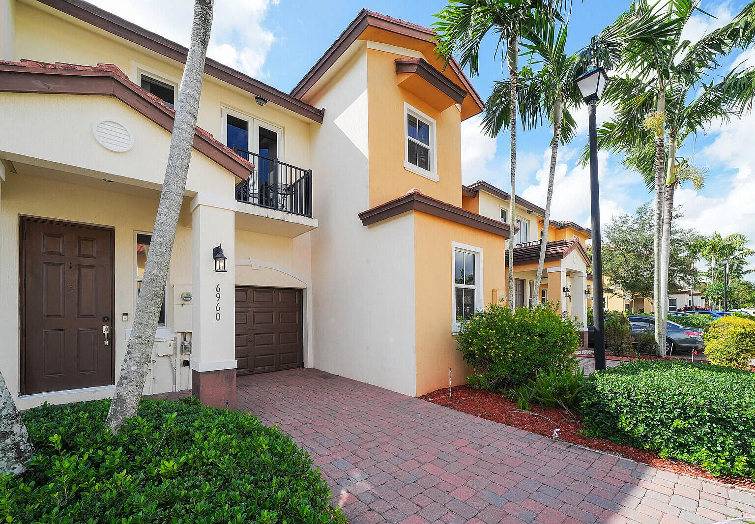 3 bed, 2.5 bath, 1316 sqft, $2,950 — Photo 2